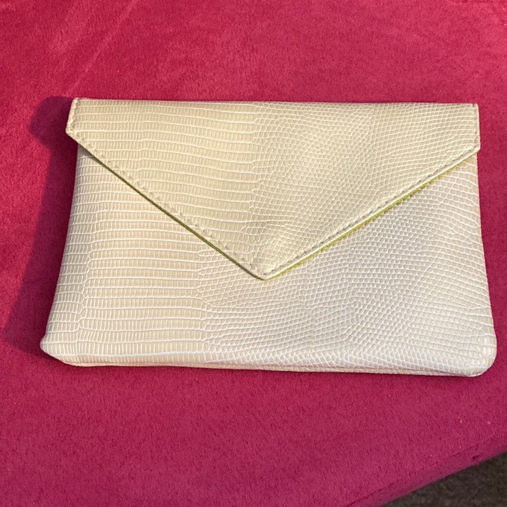 NWOT Ipsy Glam Bag Pearlized Textured Cream Pattern